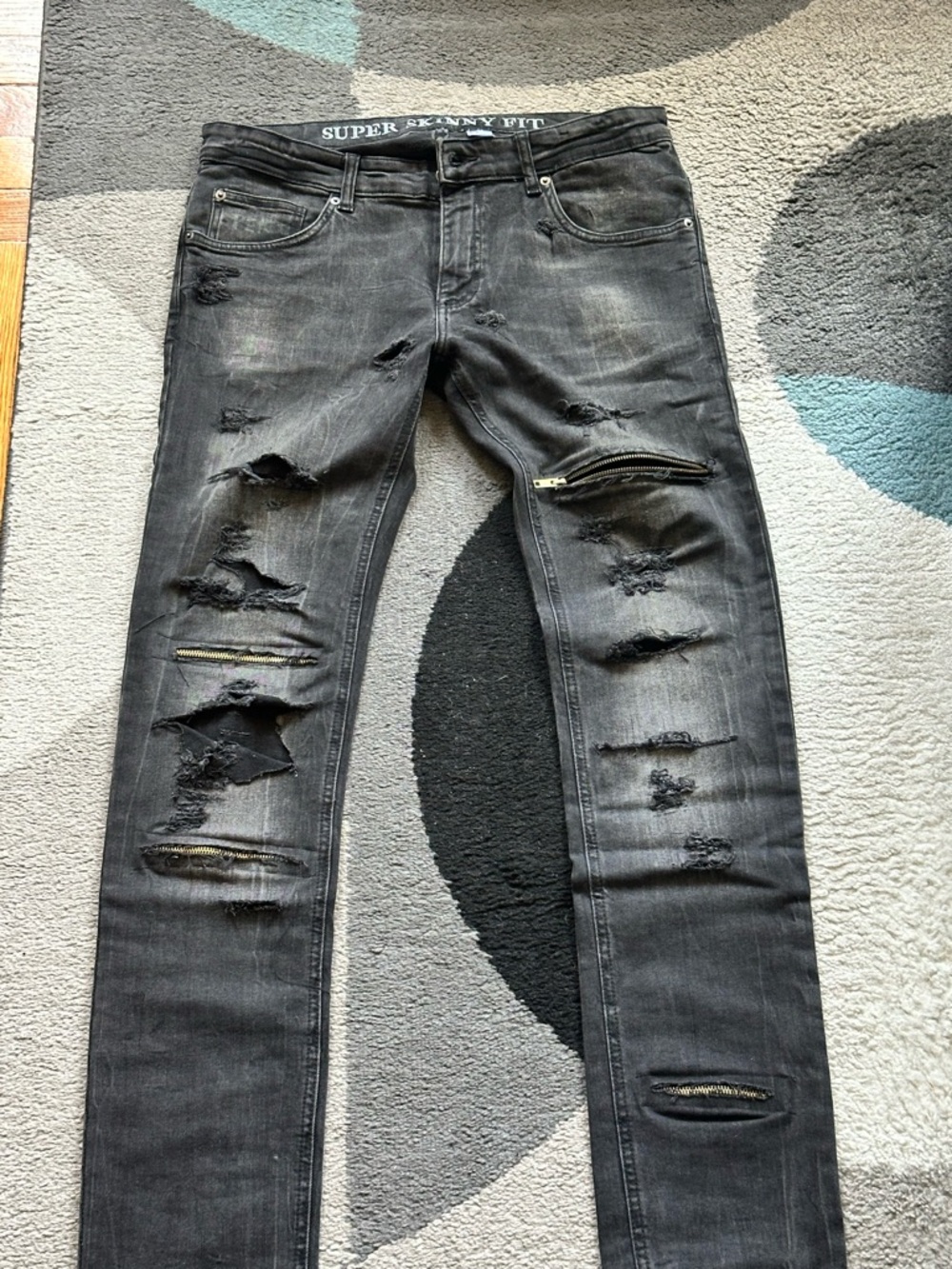 H&M Super Skinny Fit Jeans - Washed Black - Picture 2 of 4